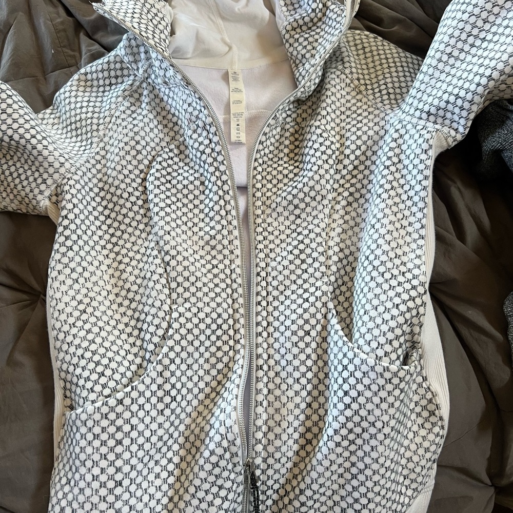 Lululemon scuba sweatshirt/ only worn 2 times. White with black dots!